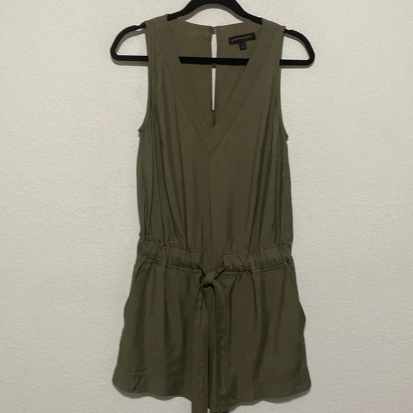 Banana Republic Jolie V-Neck Olive Romper Jumpsuit Size 0 - Picture 2 of 7